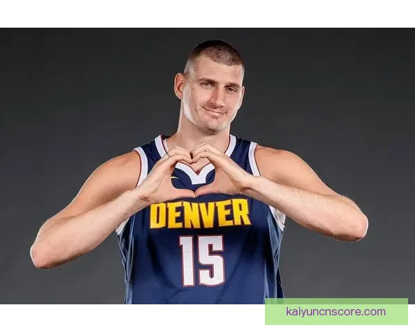 约基奇轻拍文班胸脯引热议双方回应再约对决约老师称其或改变篮球未来格局